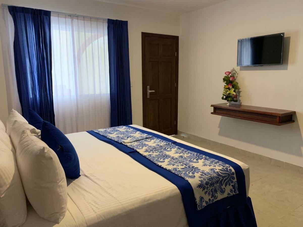 Hotel Catedral Valladolid  Bagian luar foto